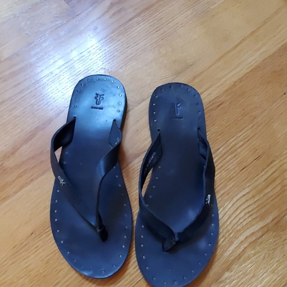 frye flip flops
